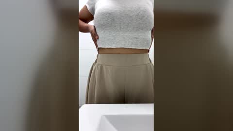 Snapshot of girl433 chatting on December 16, 2025, 2:00 pm girl433 online show from December 16, 2025, 2:00 pm