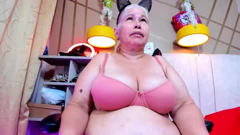 Snapshot of girl_amada chatting on February 28, 2025, 2:42 am Girl Amada online show from February 28, 2025, 2:42 am