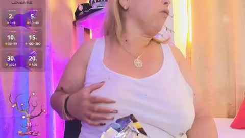 Snapshot of girl_amada chatting on November 25, 2025, 8:53 pm Girl Amada online show from November 25, 2025, 8:53 pm