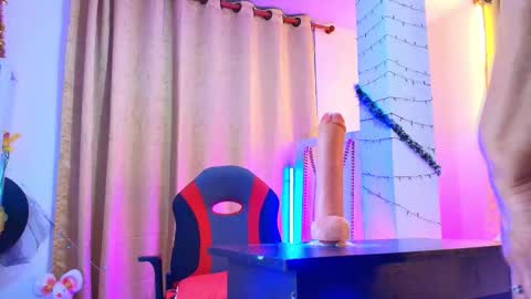 Snapshot of girl_amada chatting on December 4, 2025, 10:40 pm Girl Amada online show from December 4, 2025, 10:40 pm