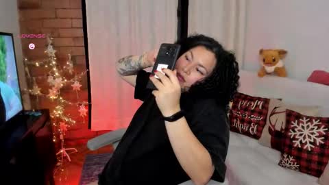 girl_inline online show from December 14, 2025, 1:44 am