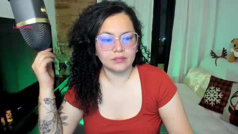 girl_inline online show from December 16, 2025, 1:21 am