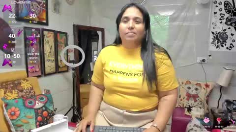 girl_luna_ online show from September 27, 2025, 6:46 pm