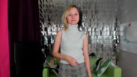 Snapshot of girl_next_doorr chatting on December 24, 2024, 6:28 pm girl_next_doorr online show from December 24, 2024, 6:28 pm