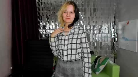 Snapshot of girl_next_doorr chatting on December 25, 2024, 3:17 pm girl_next_doorr online show from December 25, 2024, 3:17 pm