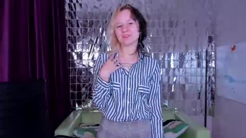 Snapshot of girl_next_doorr chatting on December 27, 2024, 12:45 pm girl_next_doorr online show from December 27, 2024, 12:45 pm