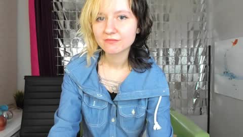 Snapshot of girl_next_doorr chatting on January 12, 2025, 6:49 pm girl_next_doorr online show from January 12, 2025, 6:49 pm