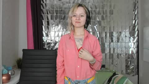 Snapshot of girl_next_doorr chatting on January 21, 2025, 2:37 pm girl_next_doorr online show from January 21, 2025, 2:37 pm