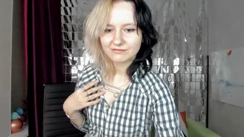 Snapshot of girl_next_doorr chatting on January 26, 2025, 12:01 pm girl_next_doorr online show from January 26, 2025, 12:01 pm
