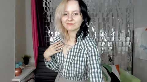 Snapshot of girl_next_doorr chatting on January 26, 2025, 3:03 pm girl_next_doorr online show from January 26, 2025, 3:03 pm