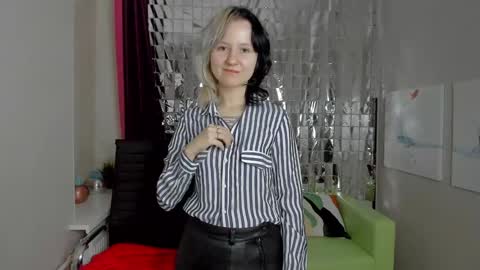 Snapshot of girl_next_doorr chatting on February 2, 2025, 12:57 pm girl_next_doorr online show from February 2, 2025, 12:57 pm