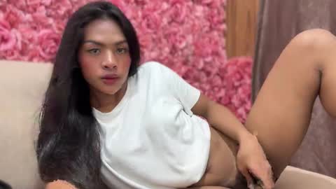 queen ronna online show from September 13, 2025, 1:44 pm