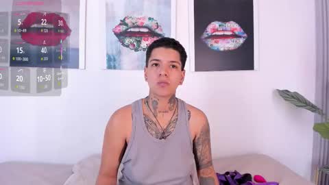 girls_inlove online show from October 31, 2025, 11:44 am