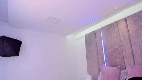     online show from March 8, 2025, 10:54 am