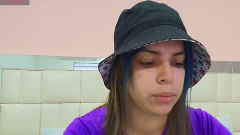 Snapshot of gisell_gomez chatting on November 7, 2025, 12:27 pm Gisell online show from November 7, 2025, 12:27 pm