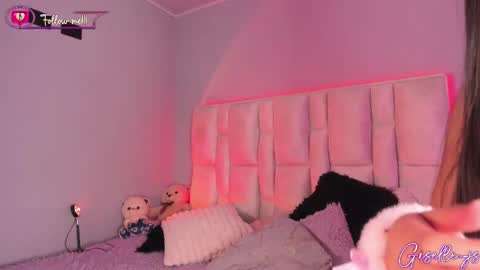 Snapshot of giselle_js chatting on February 28, 2025, 10:50 pm Instagram gisellee 22 online show from February 28, 2025, 10:50 pm