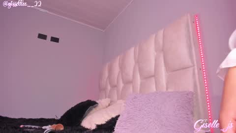 Snapshot of giselle_js chatting on March 10, 2025, 9:40 pm Instagram gisellee 22 online show from March 10, 2025, 9:40 pm