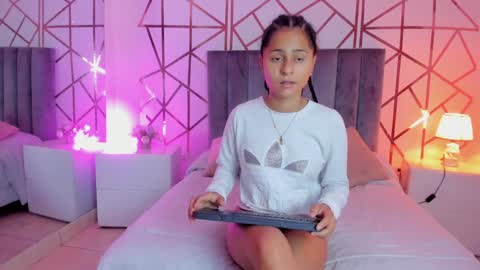 Snapshot of giselle_roldan chatting on January 18, 2025, 11:32 am GISELLE ROLDAN online show from January 18, 2025, 11:32 am