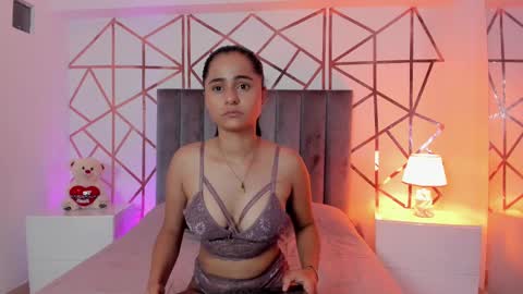 Snapshot of giselle_roldan chatting on March 2, 2025, 12:54 pm GISELLE ROLDAN online show from March 2, 2025, 12:54 pm