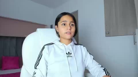 Snapshot of giselle_roldan chatting on September 13, 2025, 4:01 am GISELLE ROLDAN online show from September 13, 2025, 4:01 am