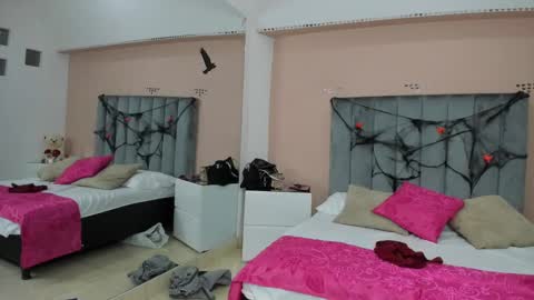 Snapshot of giselle_roldan chatting on October 4, 2025, 8:18 pm GISELLE ROLDAN online show from October 4, 2025, 8:18 pm