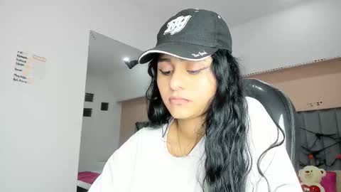 Snapshot of giselle_roldan chatting on October 16, 2025, 4:13 am GISELLE ROLDAN online show from October 16, 2025, 4:13 am