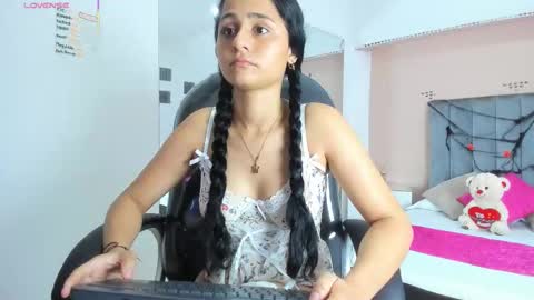 Snapshot of giselle_roldan chatting on October 25, 2025, 4:31 am GISELLE ROLDAN online show from October 25, 2025, 4:31 am