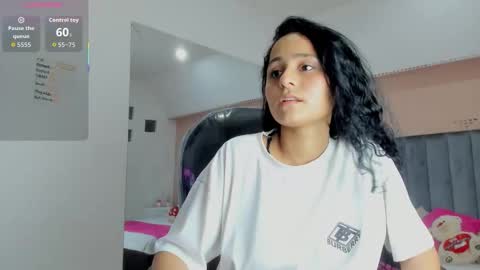 Snapshot of giselle_roldan chatting on November 15, 2025, 8:27 pm GISELLE ROLDAN online show from November 15, 2025, 8:27 pm