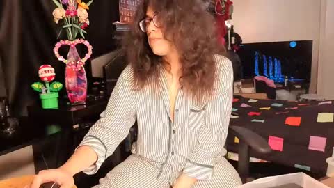 glaceon9 online show from February 14, 2025, 11:31 am