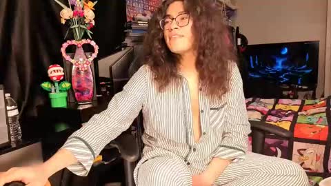 glaceon9 online show from February 19, 2025, 12:22 pm