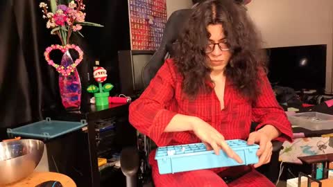 glaceon9 online show from March 7, 2025, 8:02 am