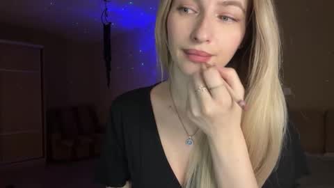 glamour_rogue online show from December 3, 2025, 5:55 pm