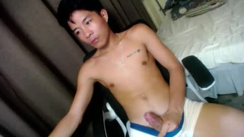 glenndou_daxs online show from October 25, 2025, 9:17 am