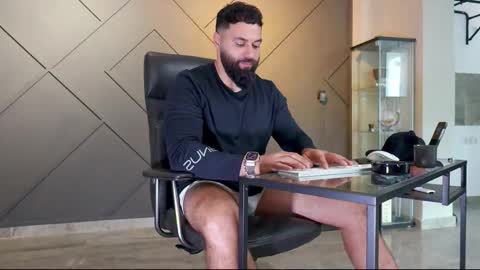 Matthew .. for short call me Matt online show from February 13, 2025, 9:20 am