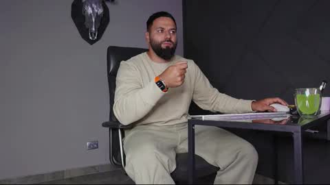 Matthew .. for short call me Matt online show from September 20, 2025, 12:22 am