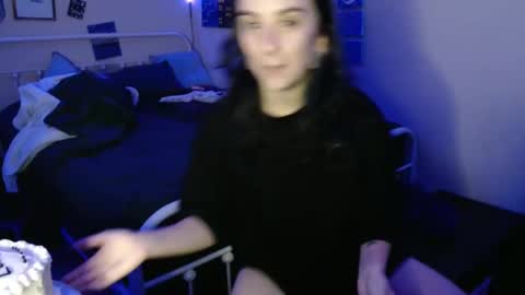 Snapshot of glitterspace chatting on November 5, 2025, 8:58 am anna online show from November 5, 2025, 8:58 am