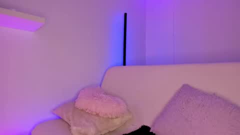 Mimi online show from December 9, 2024, 3:44 pm