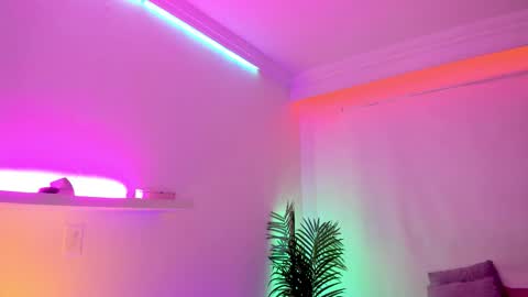 Mimi online show from November 19, 2025, 7:14 pm