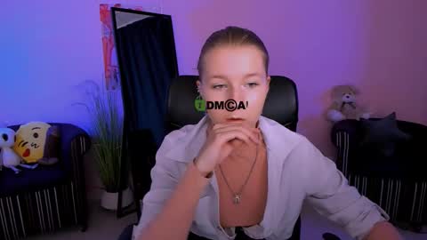Snapshot of gloria_bubble chatting on October 18, 2025, 8:37 am your dream online show from October 18, 2025, 8:37 am