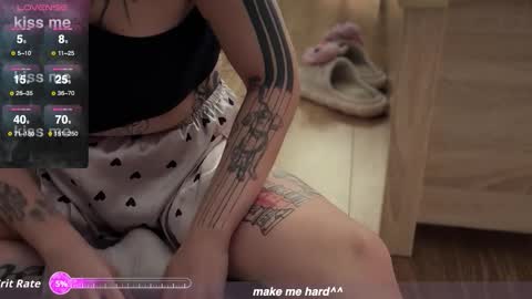 Snapshot of gloryaaaa chatting on October 17, 2025, 8:17 am I want to make you happy and lovense  online show from October 17, 2025, 8:17 am