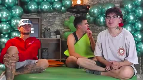 THOMAS AND DAMIAND online show from February 13, 2025, 8:13 pm