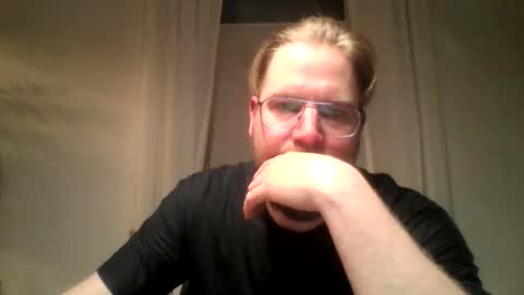 gnik_labinnah online show from March 4, 2025, 8:16 pm