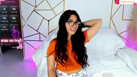 Snapshot of goddess_mia2 chatting on December 30, 2024, 4:31 am Mia online show from December 30, 2024, 4:31 am