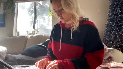 GoddessMayvn online show from December 19, 2024, 9:49 pm