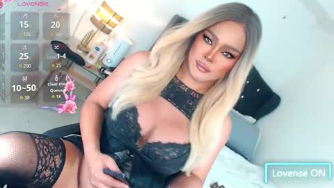 Miss Anna online show from December 1, 2025, 6:46 pm