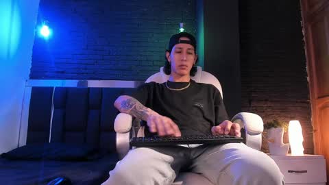 HUAN online show from January 1, 2025, 2:41 am