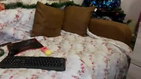 Snapshot of gold_womanx9 chatting on December 14, 2025, 10:25 pm Ani online show from December 14, 2025, 10:25 pm