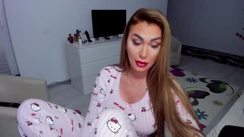 Snapshot of golddivine00 chatting on February 3, 2025, 7:29 am Nicole.. online show from February 3, 2025, 7:29 am