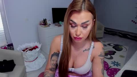 Snapshot of golddivine00 chatting on February 16, 2025, 8:10 am Nicole.. online show from February 16, 2025, 8:10 am