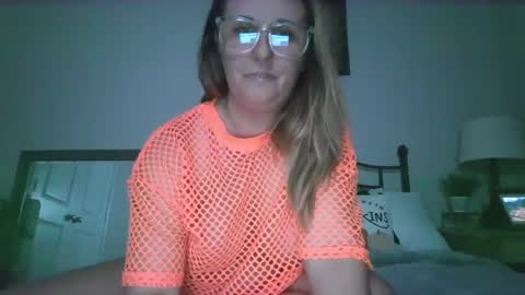 Snapshot of golden_buns chatting on September 14, 2025, 5:06 am golden_buns online show from September 14, 2025, 5:06 am
